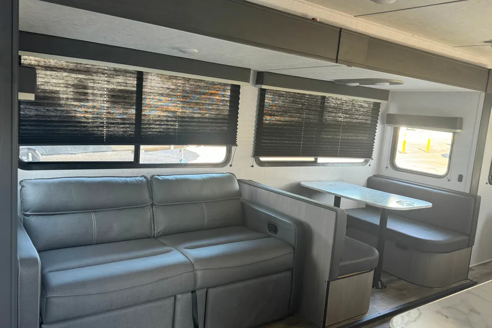 jimmy's Coleman 2835bh Travel Trailer
