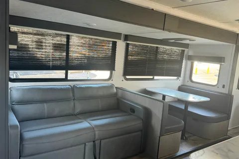 jimmy's Coleman 2835bh Travel Trailer