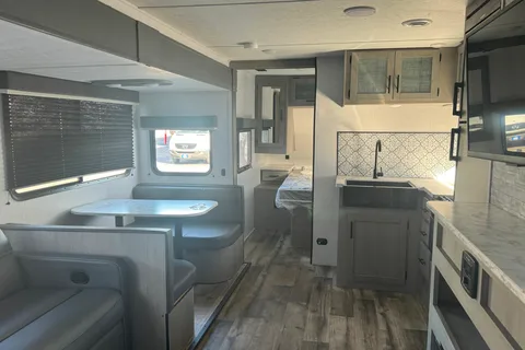 jimmy's Coleman 2835bh Travel Trailer