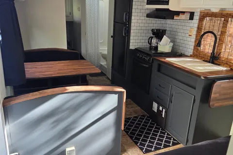 Jesse's Cozy Camper