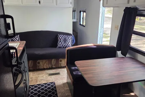 Jesse's Cozy Camper
