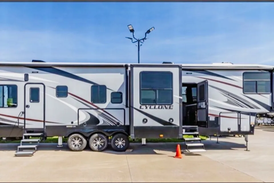 George's Cyclone Fifth Wheel Delivered only
