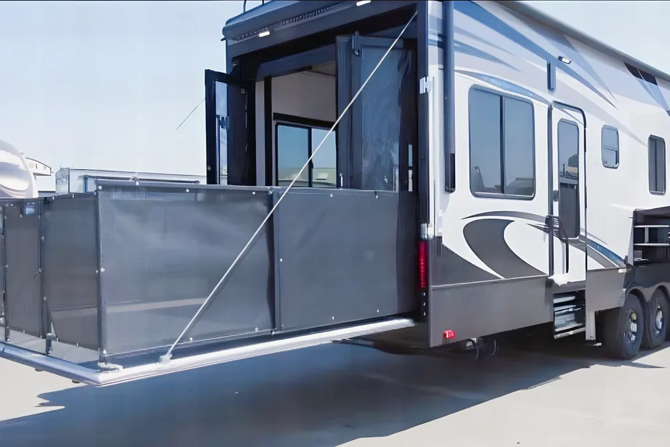 George's Cyclone Fifth Wheel Delivered only