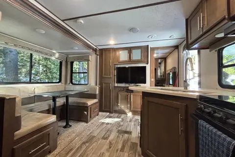 Alpine's RV Cottage