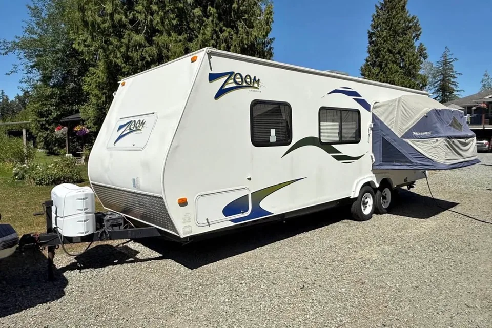 Zoom Aerolite Hybrid Travel Trailer