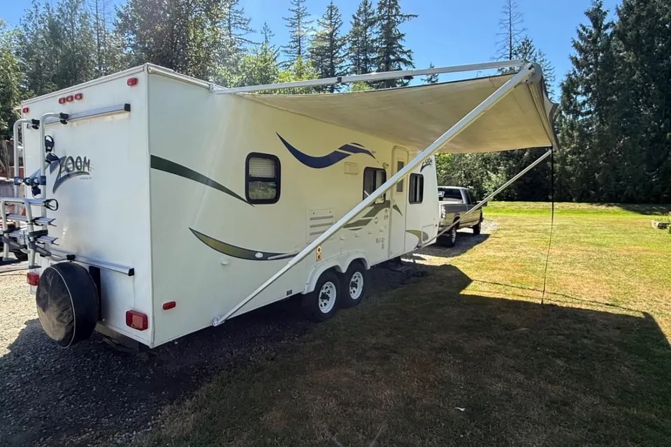 Zoom Aerolite Hybrid Travel Trailer