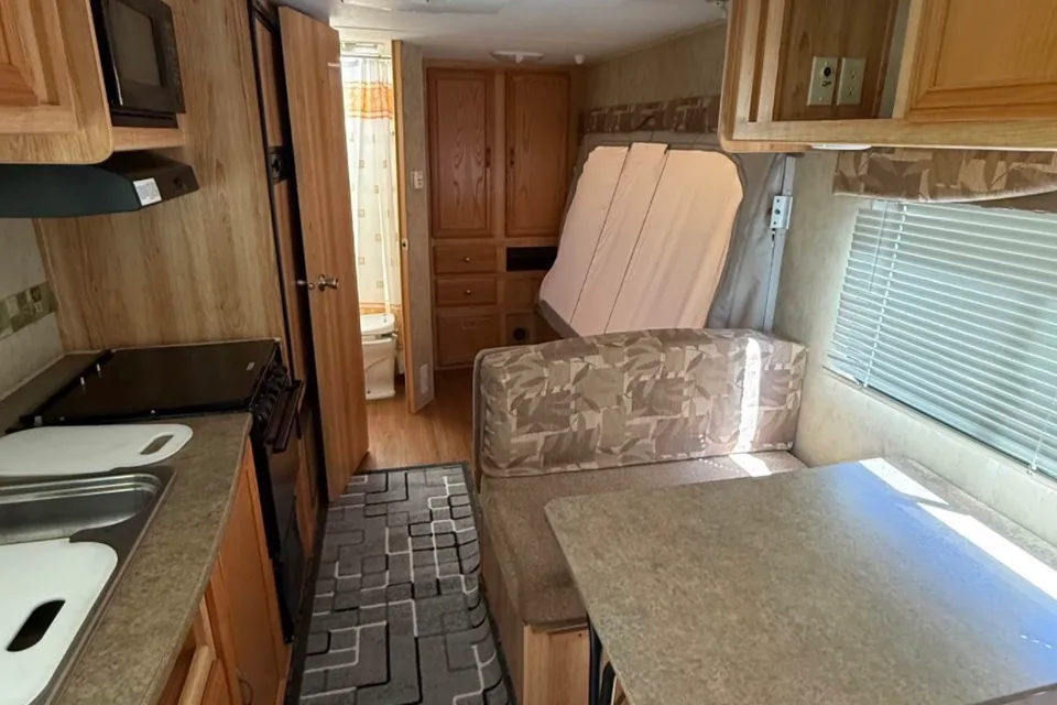 Zoom Aerolite Hybrid Travel Trailer