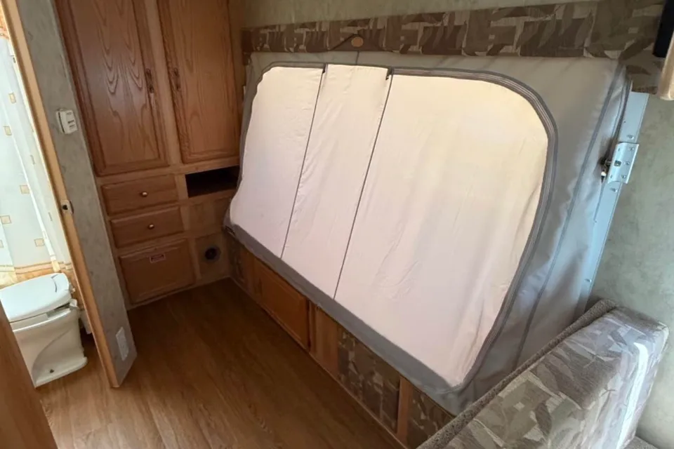 Zoom Aerolite Hybrid Travel Trailer