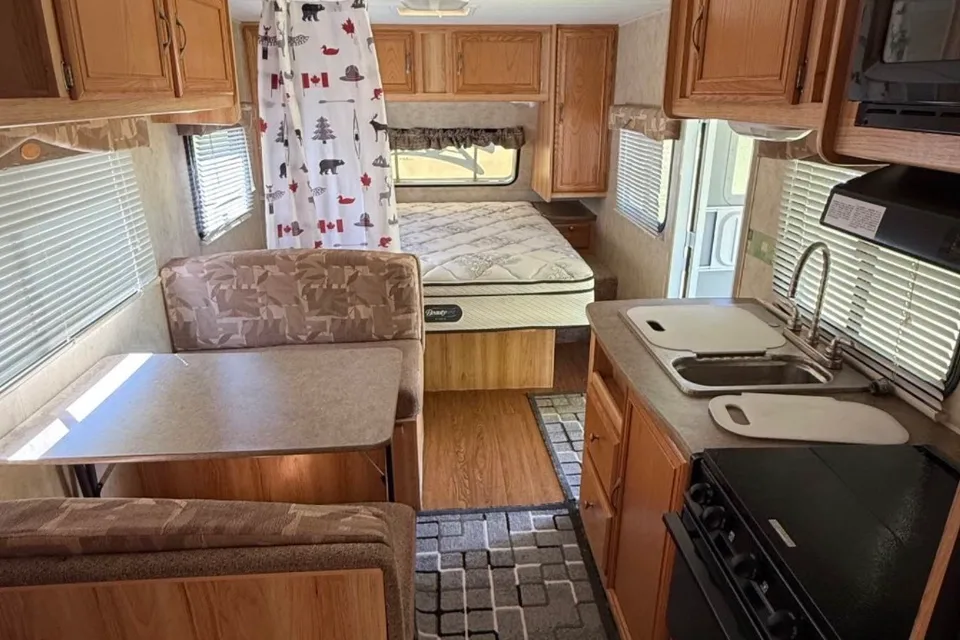 Zoom Aerolite Hybrid Travel Trailer