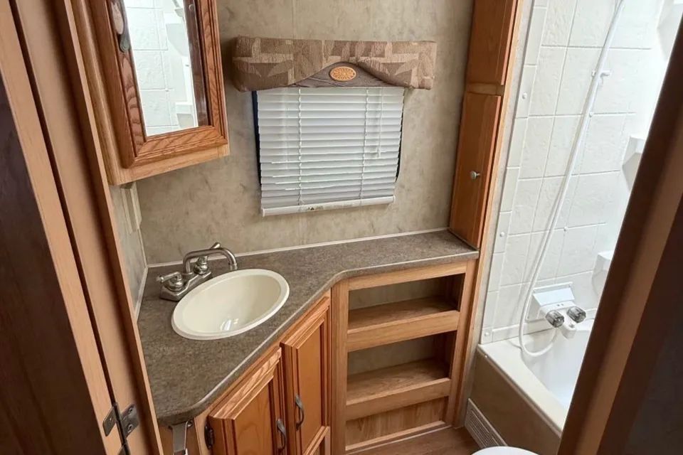 Zoom Aerolite Hybrid Travel Trailer
