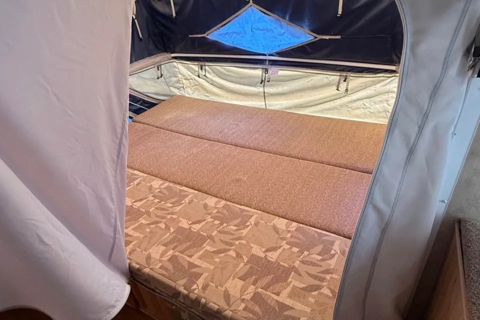 Zoom Aerolite Hybrid Travel Trailer