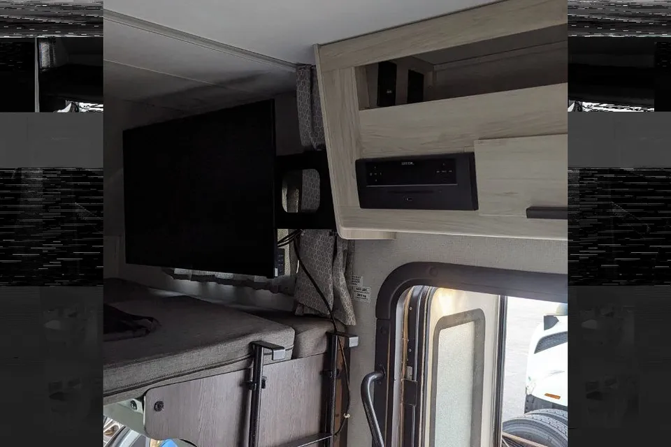 "Jackson" Forest River Sunseeker 2850LE Class C