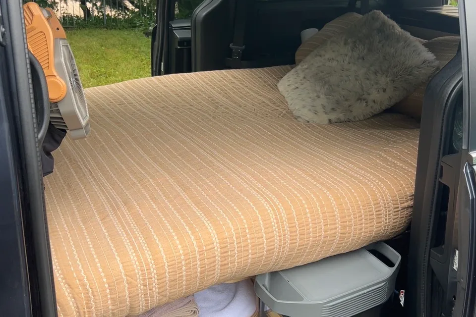 KK Camper minivan