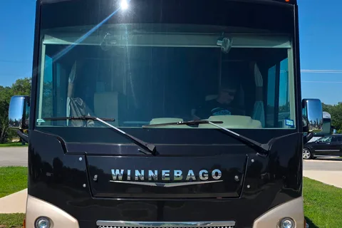 Meet "Nomad" - Winnebago Vista LX 2019