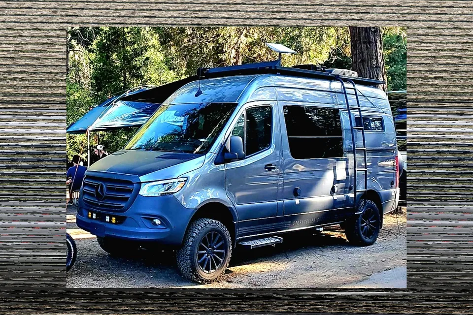 Storyteller Overland Stealth Mode 4x4
