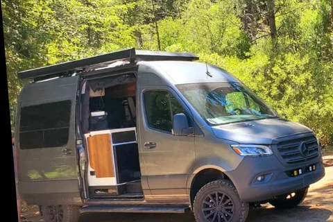 Storyteller Overland Stealth Mode 4x4