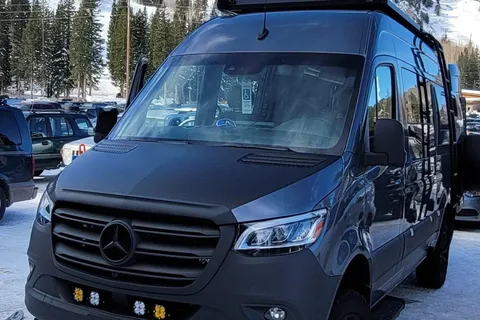 Storyteller Overland Stealth Mode 4x4