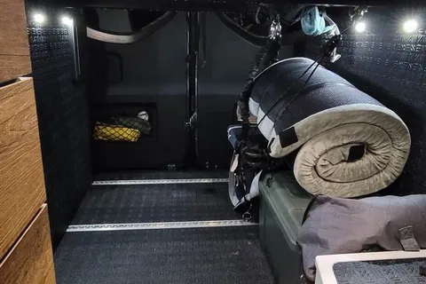 Storyteller Overland Stealth Mode 4x4