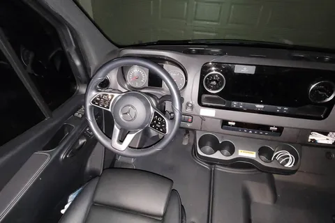 Storyteller Overland Stealth Mode 4x4