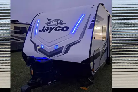 2022 Jayco Jay Feather 24BH Travel Trailer (Family Friendly Trailer)