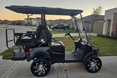 2022 Jayco Jay Feather 24BH Travel Trailer (Family Friendly Trailer)