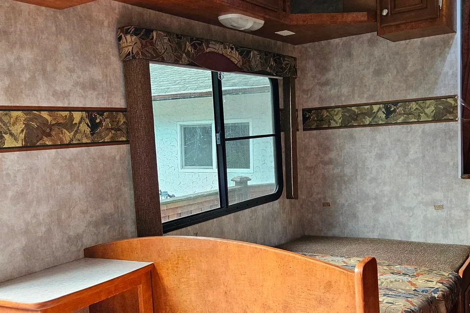Vancouver Island Dog-Friendly 27ft Tango | Perfect for Camping & Dog Shows