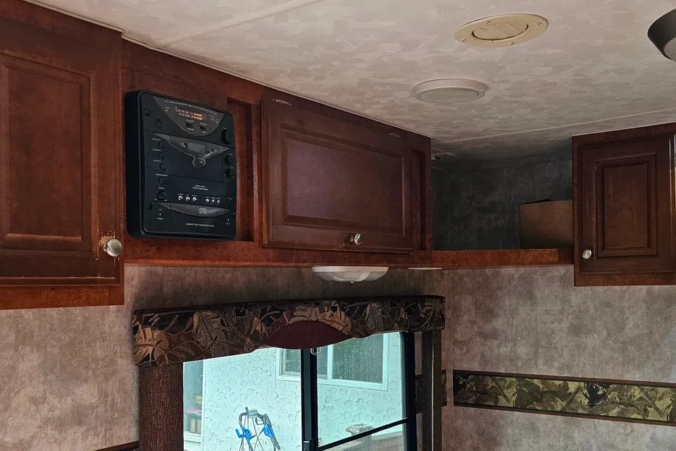 Vancouver Island Dog-Friendly 27ft Tango | Perfect for Camping & Dog Shows