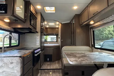 Beautiful 2024 Thor Four Wind 22e