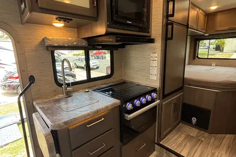 Beautiful 2024 Thor Four Wind 22e
