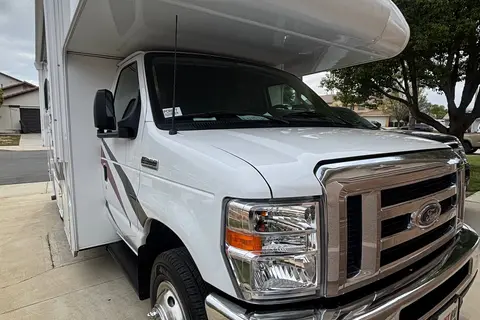 Beautiful 2024 Thor Four Wind 22e