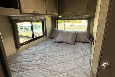 Beautiful 2024 Thor Four Wind 22e