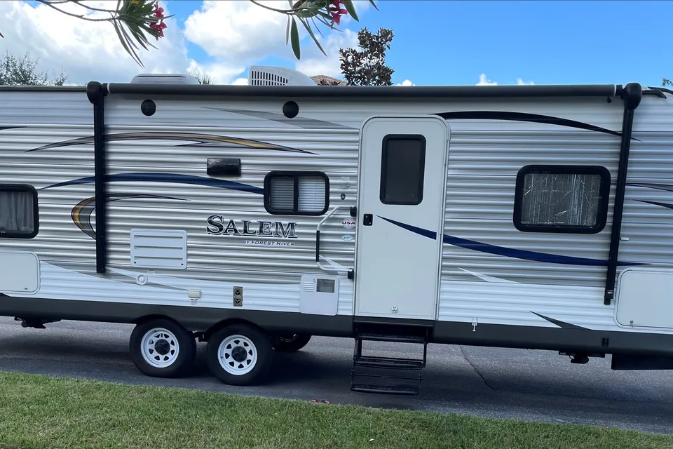 ROOMY 27 FOOT BUNK HOUSE! Delivery roundtrip