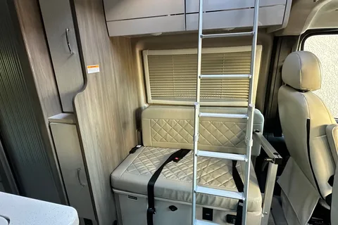 Gurvi’s Thor Motor Coach 20J Class B
