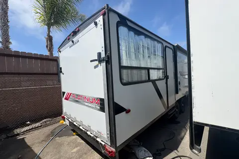 T11 - 2022 Forest River Wildwood FSX Platinum Toy Hauler Sleeps 6