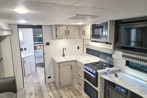 Victor's KZ Connect  C281bhse Travel Trailer