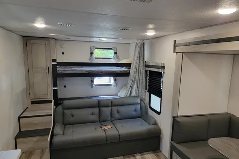 Victor's KZ Connect  C281bhse Travel Trailer