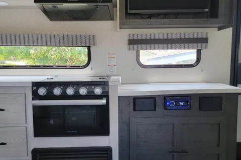 Victor's KZ Connect  C281bhse Travel Trailer