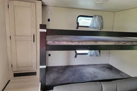 Victor's KZ Connect  C281bhse Travel Trailer