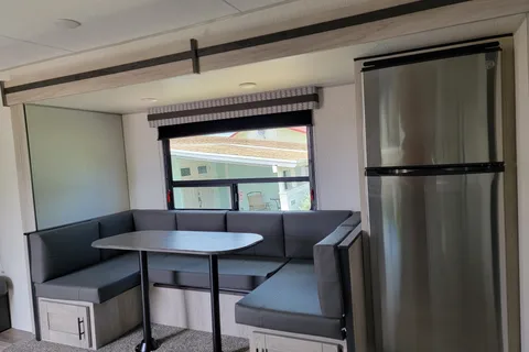 Victor's KZ Connect  C281bhse Travel Trailer