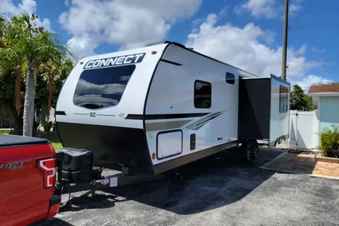 Victor's KZ Connect  C281bhse Travel Trailer