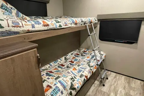 Kahrin's Grand Design Imagine 3170BH Travel Trailer -linens provided