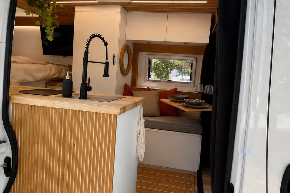 Serena – Cozy Luxury Campervan