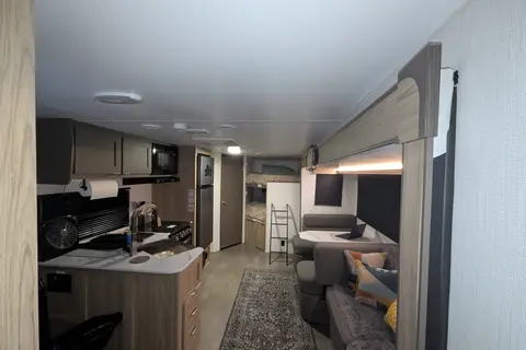 "cozy camper" Cruiser RV Avenir 27ft Travel Trail