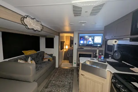 "cozy camper" Cruiser RV Avenir 27ft Travel Trail
