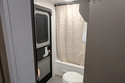 "cozy camper" Cruiser RV Avenir 27ft Travel Trail