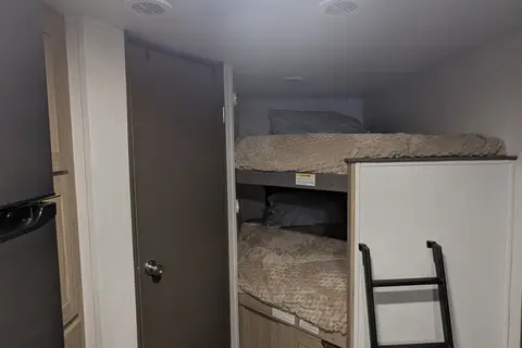 "cozy camper" Cruiser RV Avenir 27ft Travel Trail