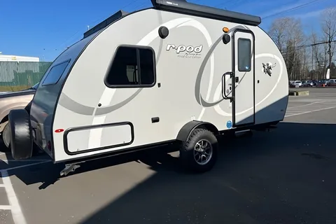 Easy Tow R-Pod for Couples & Families