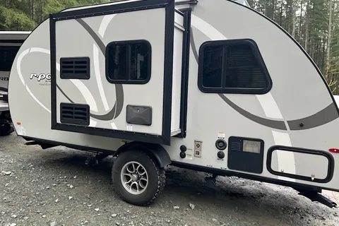 Easy Tow R-Pod for Couples & Families