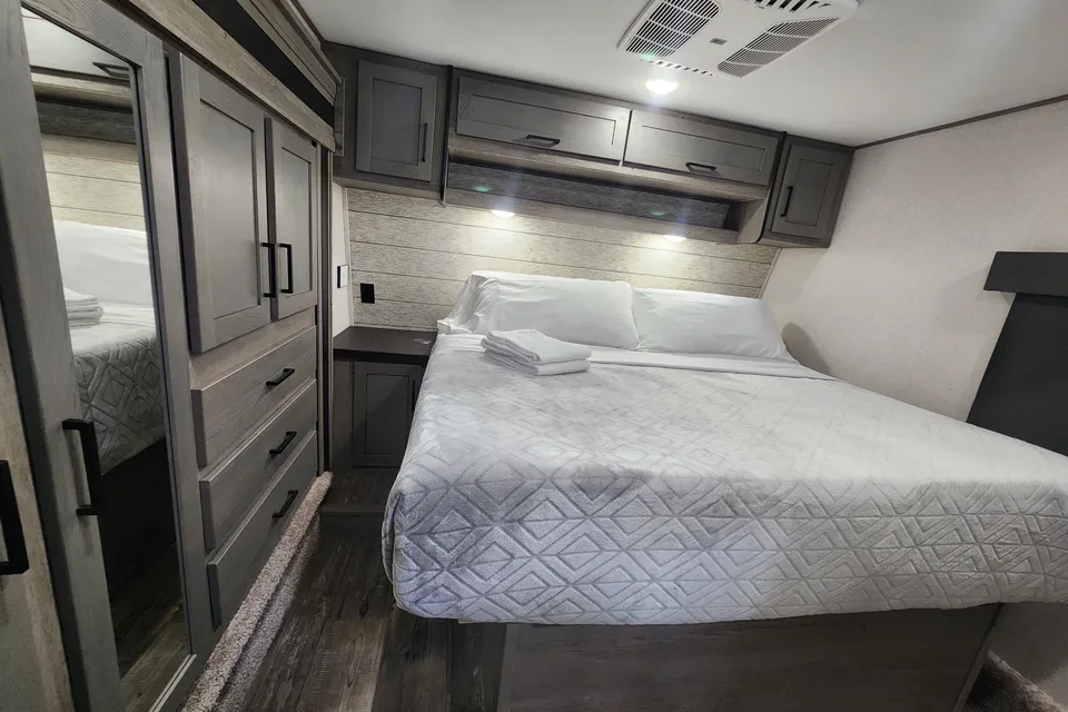 Your next Rv rentals Keystone 415 raptor