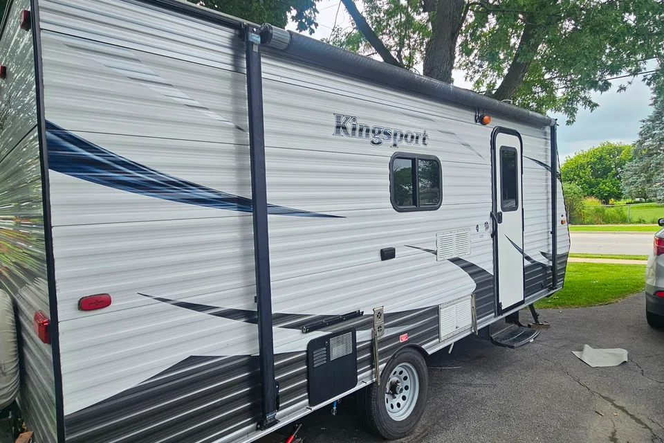 Little family fun trailer
